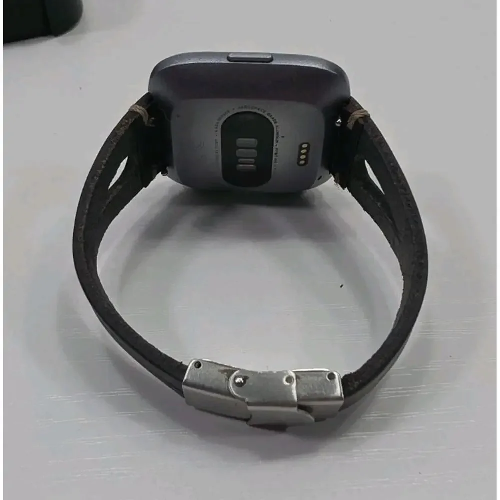 Fitbit Versa Smartwatch Fitness HR Bluetooth Activity Tracker W/ Charger F102